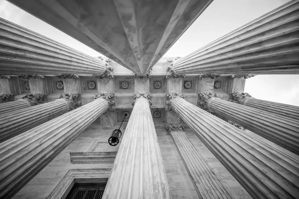 Faire face à un refus de titre de séjour et OQTF motivés par la menace à l’ordre public